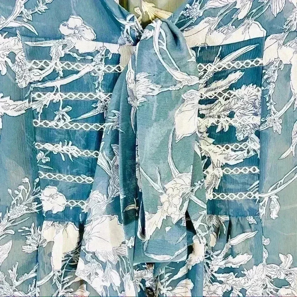 Sartoria Benetton Blue & White Italian Semi-Sheer Tie Short Button Blouse Size S - Picture 4 of 16